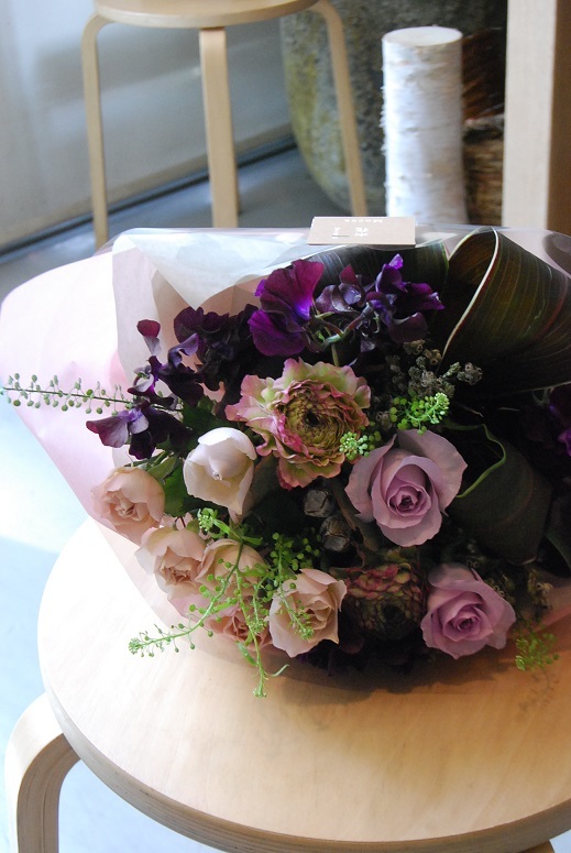 花束の贈り物。　_a0201358_18171846.jpg