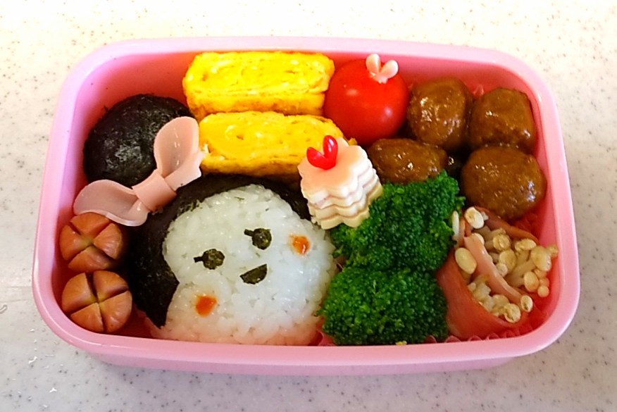 小学生弁当  おだんごヘヤーの女の子(おにぎり)_f0018384_20552973.jpg