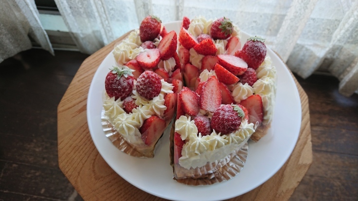 いちごタルトでバースデーケーキ🎂_a0113430_09420333.jpg