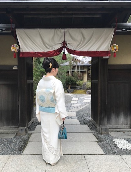 新年会・久子さま・刺繍の訪問着に素敵なバッグで。_f0181251_19585686.jpg