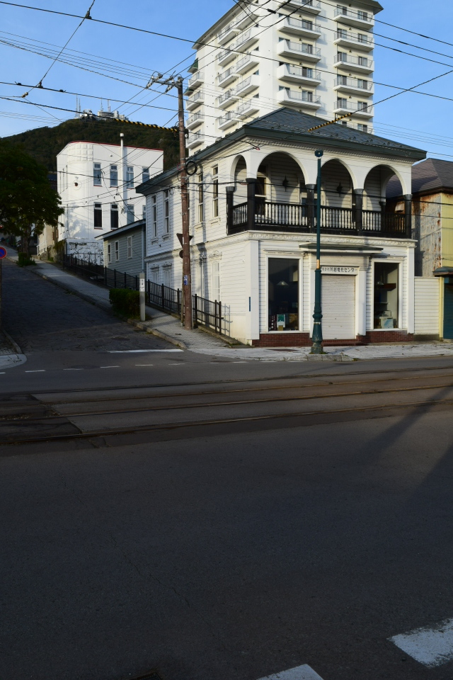 函館末広町の川越電化センター(函館の建築再見)_f0142606_12300085.jpg