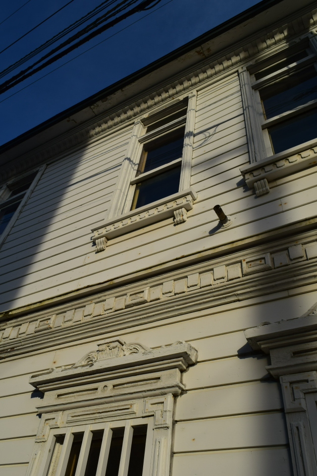 函館末広町の川越電化センター(函館の建築再見)_f0142606_12371973.jpg