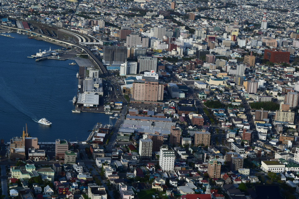 函館末広町の川越電化センター(函館の建築再見)_f0142606_13281149.jpg