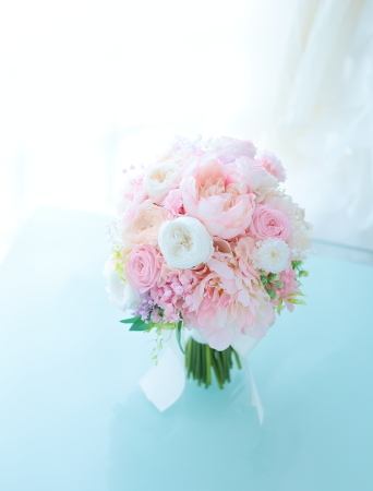 プリザーブドフラワーブーケ　淡いピンクの芍薬とバラで　沖縄アイネスヴィラノッツェの花嫁様へ、_a0042928_14305464.jpg
