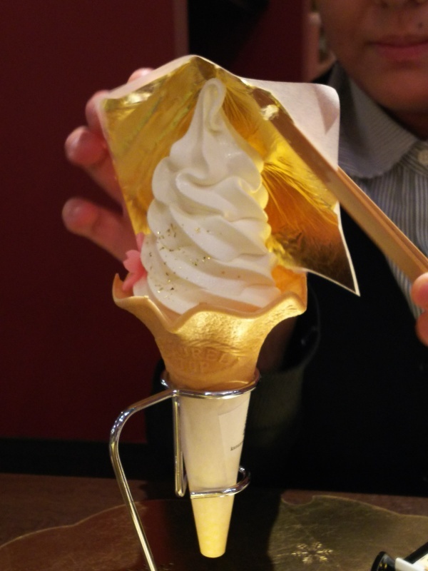 箔一の金箔ソフトクリーム ◇金沢食べ歩き⑤◇ : Emily diary
