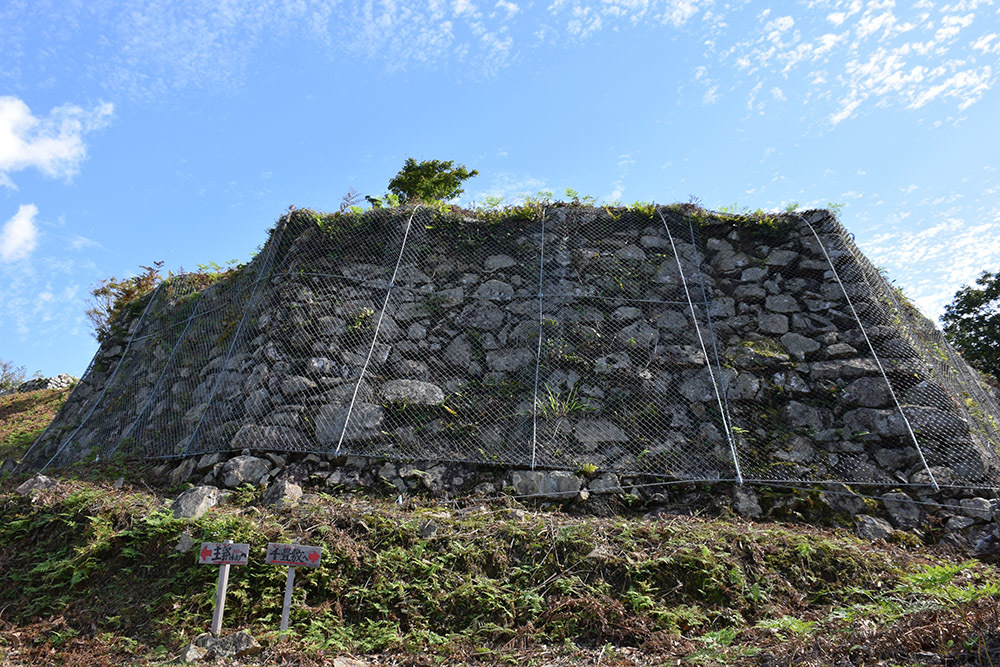 有子山城跡と出石城跡登城記。 その2 ~有子山城二ノ丸・三ノ丸~_e0158128_18263003.jpg