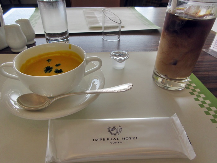 【帝国ホテル運営の「ザ・パーク」で洋食弁当】慶應義塾大学病院_b0009849_175946100.jpg