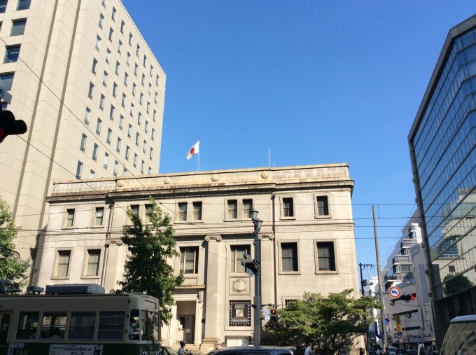 広島スタディツアー（3）旧日本銀行広島支店～本川小学校～広島平和記念資料館～被爆樹木たち_b0066960_22283381.jpg