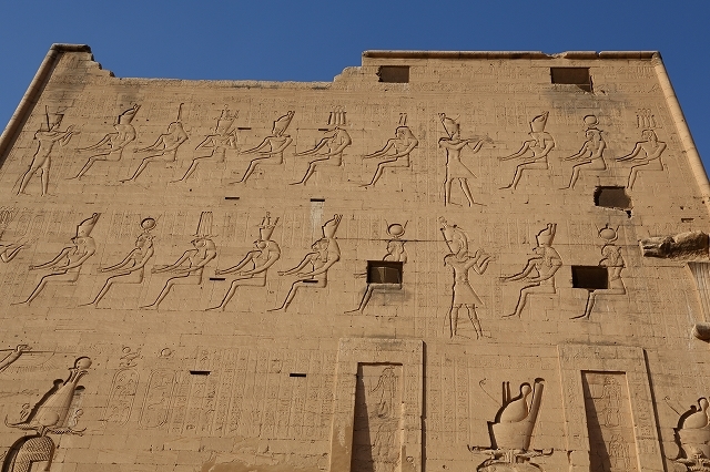 エジプトの紀元前遺跡 エドフのホルス神殿 旅プラスの日記