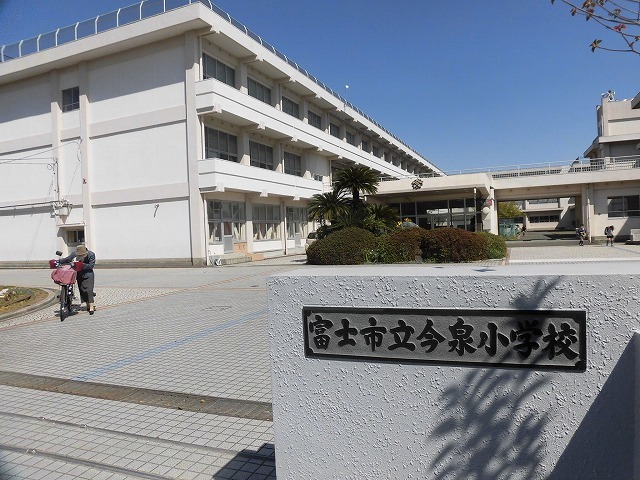 「毎日元気に学校へ行こう!」 満開のサクラの中で吉原二中、今泉小の入学式_f0141310_07281248.jpg