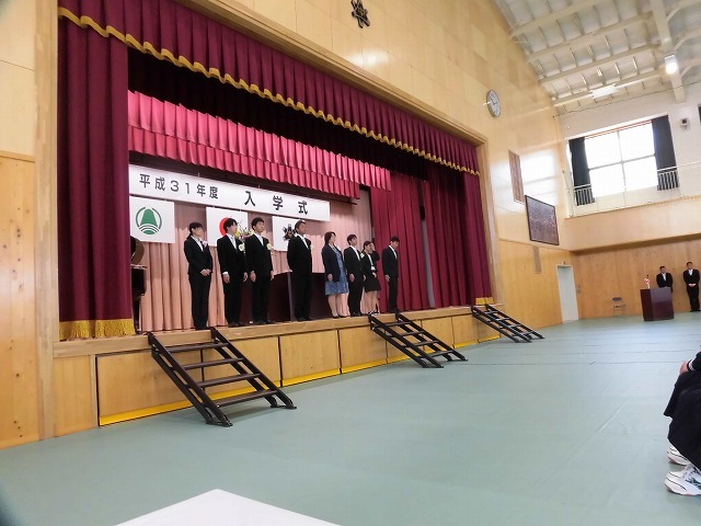 「毎日元気に学校へ行こう!」 満開のサクラの中で吉原二中、今泉小の入学式_f0141310_07281959.jpg