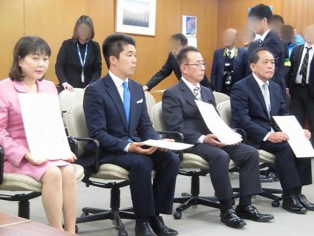 3選を果たした鈴木すみよし県議が激励に 小池としあき後援会の選挙前最後の役員会_f0141310_06062636.jpg