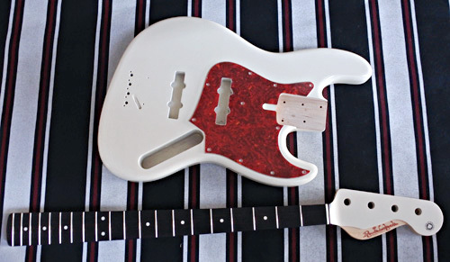 Guitar × 4種とBass × 2種の塗装が完了しました!_e0053731_17231551.jpg