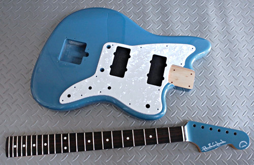 Guitar × 4種とBass × 2種の塗装が完了しました!_e0053731_17231951.jpg
