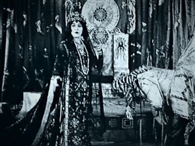 「Snow White（白雪姫）」　(1916)_f0367483_20502581.jpg