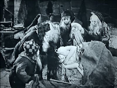 「Snow White（白雪姫）」　(1916)_f0367483_20503924.jpg