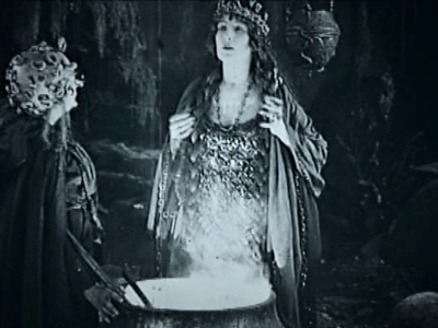 「Snow White（白雪姫）」　(1916)_f0367483_20504311.jpg