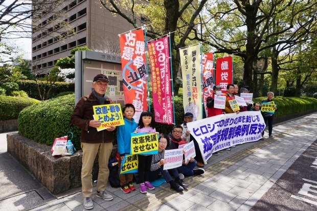 4月3日、８・６ヒロシマ大行動実行委員会が、広島市へデモ規制絶対反対の申し入れと広島市役所前行動に立つ「ヒロシマの怒りの声を封じる拡声器規制条例絶対反対」_d0155415_20251453.jpg