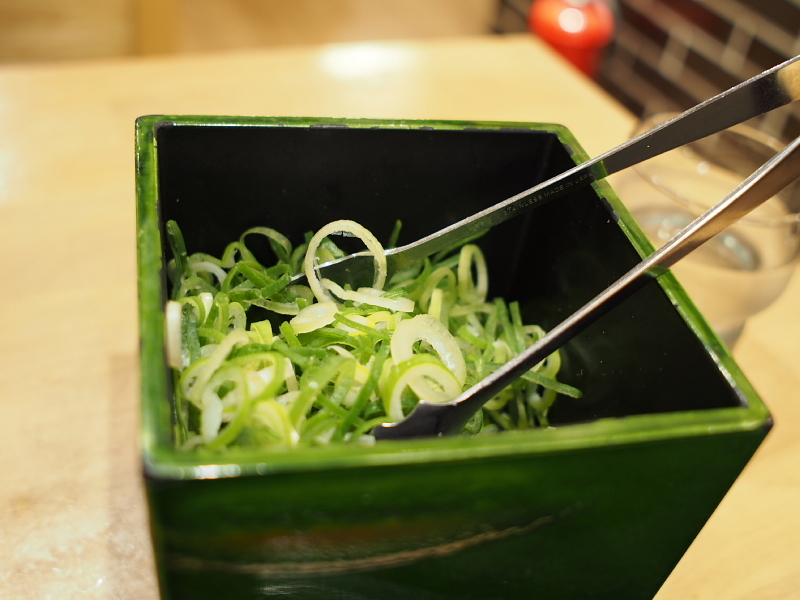 【福岡天神で朝うどん】ウエストの肉ごぼう天うどん_b0008655_17362436.jpg