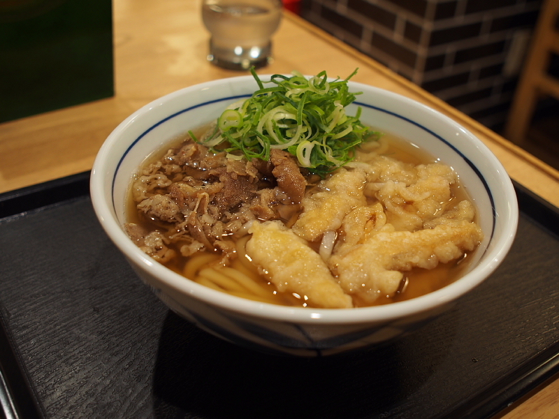 【福岡天神で朝うどん】ウエストの肉ごぼう天うどん_b0008655_17370320.jpg