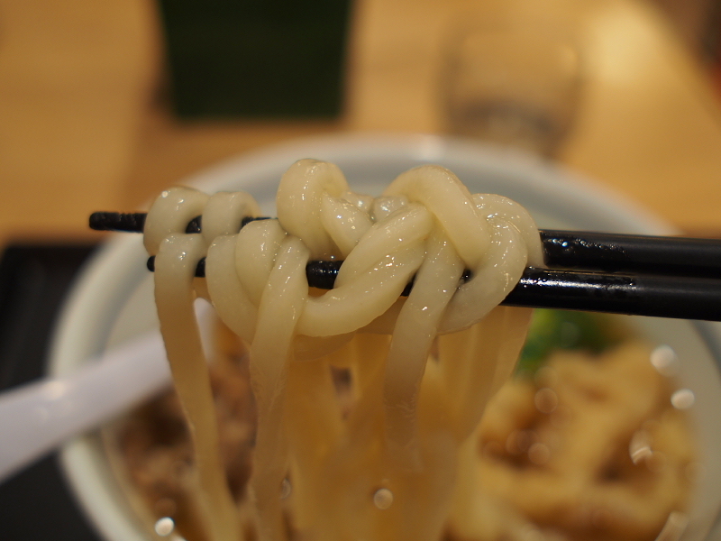 【福岡天神で朝うどん】ウエストの肉ごぼう天うどん_b0008655_17384082.jpg