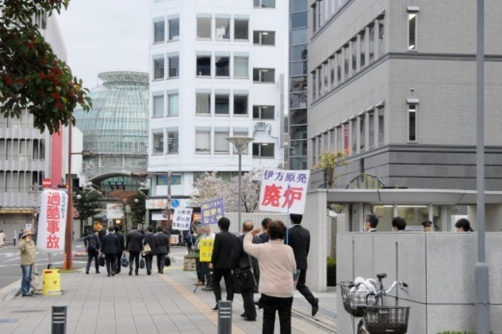 353回目四電本社前再稼働反対抗議レポ 4月12日（金）高松 【伊方原発を止める。私たちは止まらない。２５】【ドライキャスク】_b0242956_13343639.jpeg