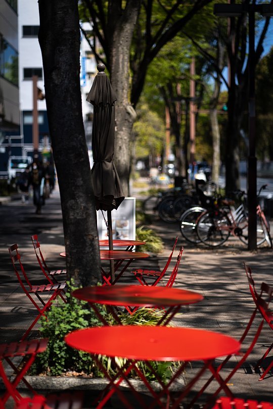 赤いオープンカフェ_d0353489_21161591.jpg
