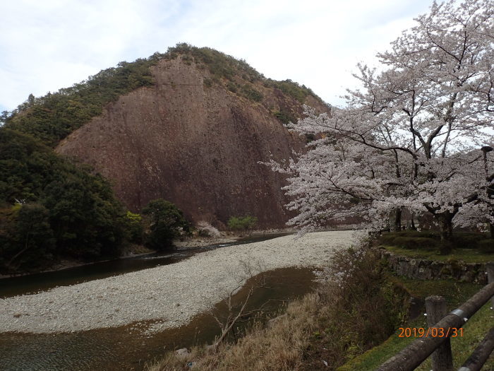 一枚岩・ぬいぐるみ旅_c0349574_02535754.jpg