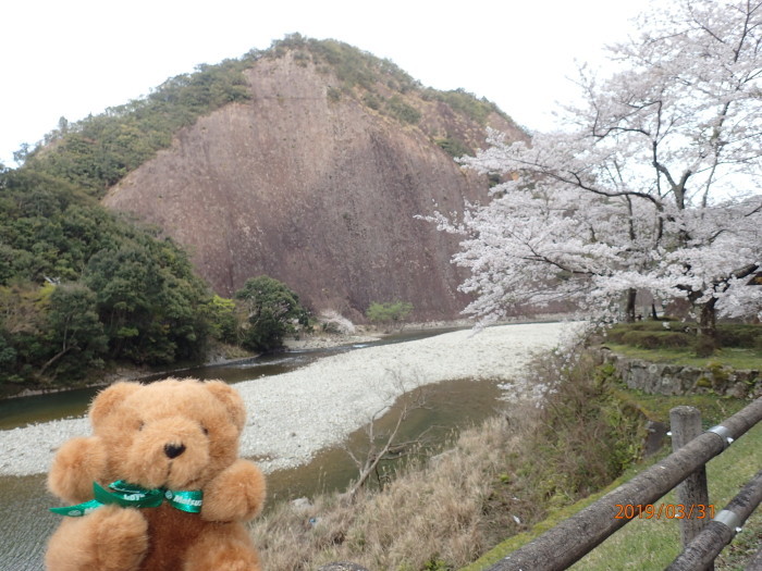 一枚岩・ぬいぐるみ旅_c0349574_02535781.jpg