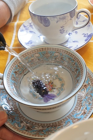 フレンチラベンダー アボンビューのハーブティー マキパン Homebake パンとお菓子と時々ワイン