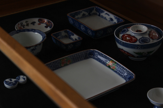東宮御所にお納めした食器揃を一般公開しております。_b0289777_14342052.jpg