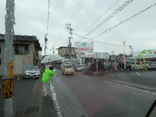 選挙カーは今日も雨だった_c0108198_18514624.jpg