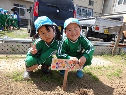 じゃがいもの苗植え_c0212598_16255540.jpg