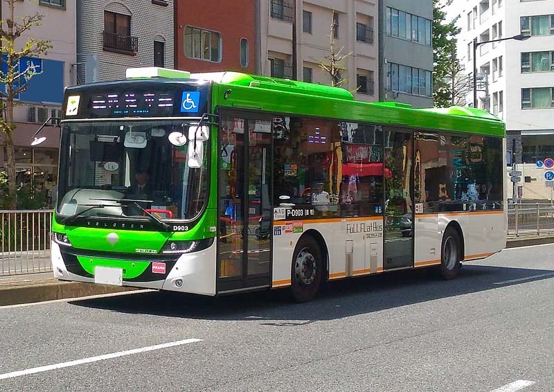フルフラットバスを見た 夏の道 フルフラットバスを見た 夏の道