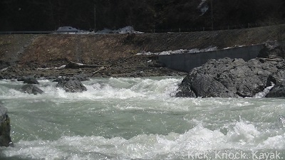 鵡川ソロ・ニニウ調査・沙流川・豊平川・二段ウェーブ・シーソラプチ川・石狩川愛別区間・音更川・三笠ホール_f0164003_23312163.jpg
