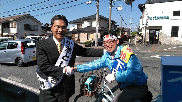 いろいろな選挙運動 自転車を使い、若さを前面に出した下田候補_f0141310_06454899.jpg