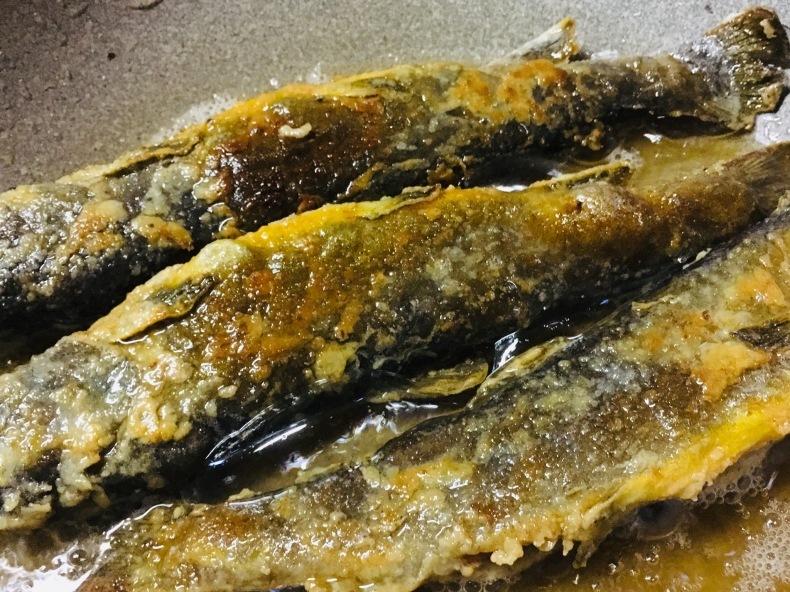 岩魚のムニエル 玉ねぎと椎茸のバター醤油 山谷彷徨