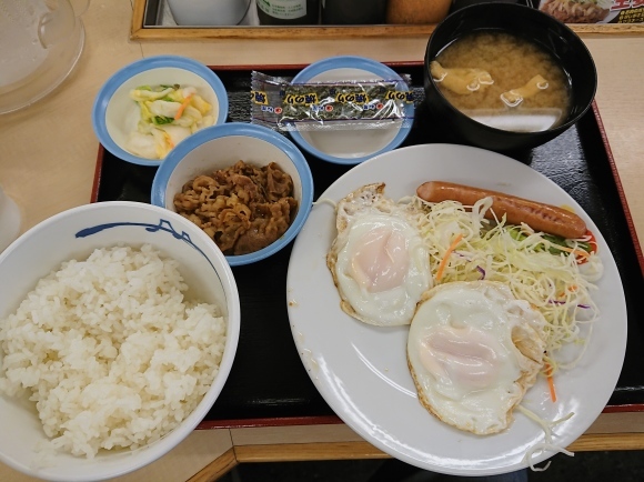 4/20　ソーセージダブルエッグ定食ミニ牛皿￥450＠松屋_b0042308_10491011.jpg