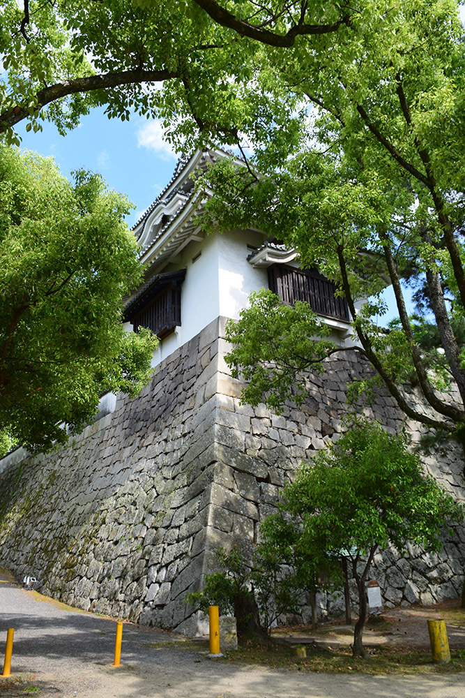 漆黒の烏城、備前岡山城を歩く。 その2「本丸下の段」_e0158128_20561502.jpg