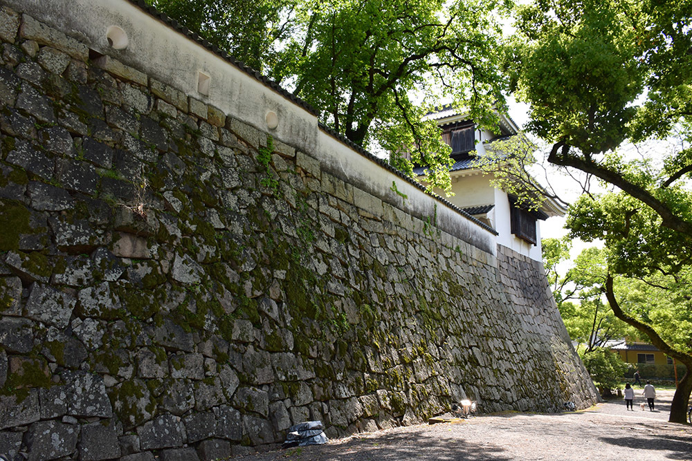漆黒の烏城、備前岡山城を歩く。 その2「本丸下の段」_e0158128_20595175.jpg
