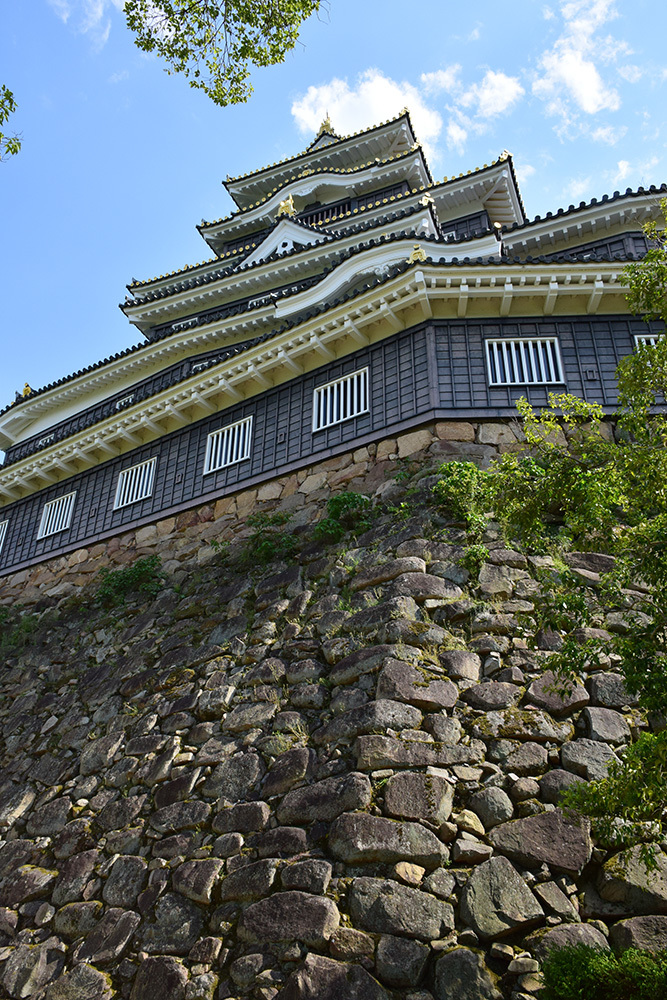 漆黒の烏城、備前岡山城を歩く。　その２「本丸下の段」_e0158128_21101738.jpg