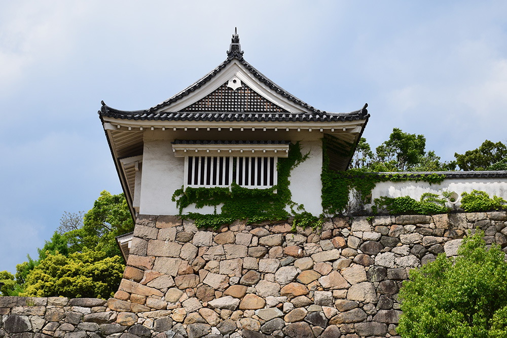 漆黒の烏城、備前岡山城を歩く。　その２「本丸下の段」_e0158128_21222266.jpg