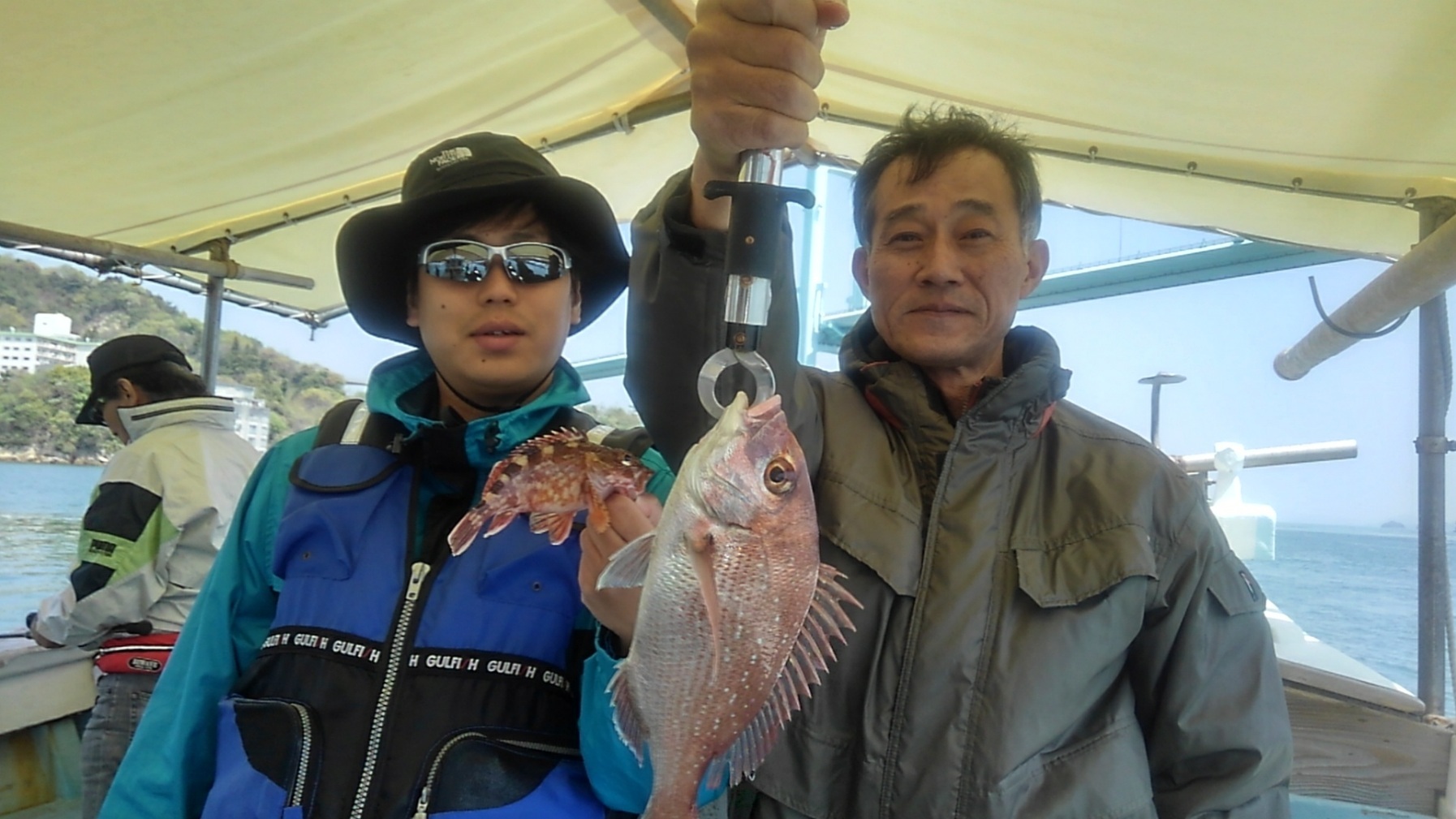 平成31年4月20日  ﾒﾊﾞﾙ狙いに尾道福山地区より  肌寒い中ポツポツと、午後より大型ﾒﾊﾞﾙに良型ｱｼﾞにﾏﾀﾞｲにとバラエティーに賑やかな釣りを_f0243912_01410548.jpg