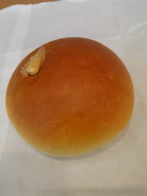 幕張パーキングエリア 下り線 で行列して ピーナツクリームパン 買いました 健気に育つ植物たち
