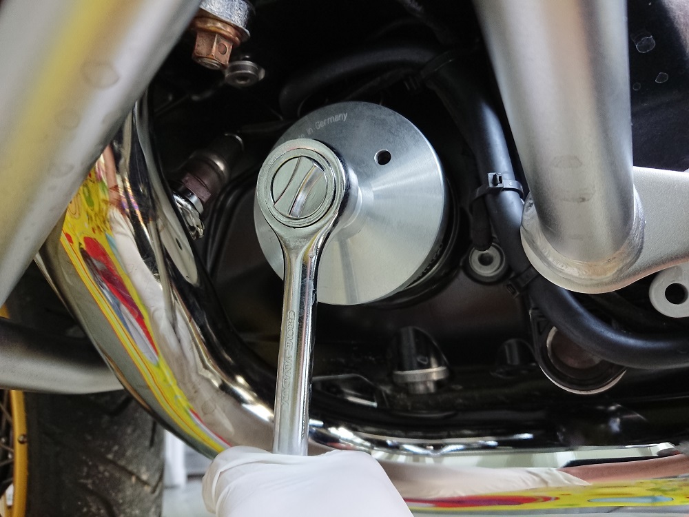 R1250GSアドベンチャー初回オイル交換 &有さんのサプライズ。_d0147789_16274604.jpg