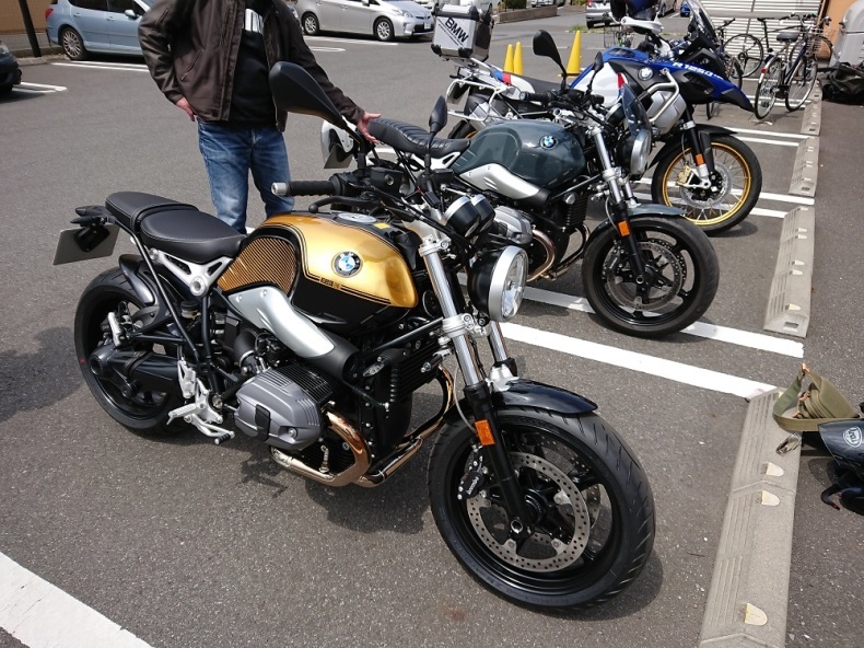 R1250GSアドベンチャー初回オイル交換 &有さんのサプライズ。_d0147789_16283023.jpg