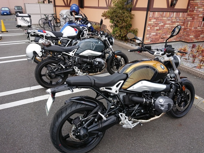R1250GSアドベンチャー初回オイル交換 &有さんのサプライズ。_d0147789_16284009.jpg