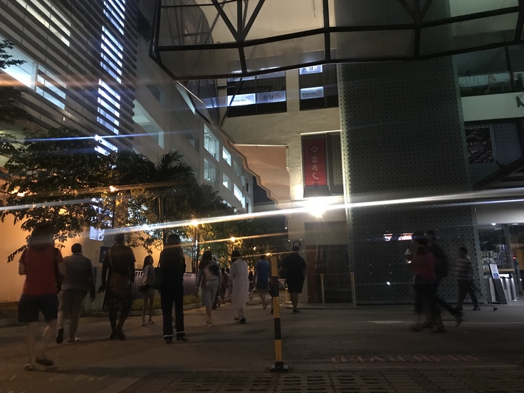 夜中に火災で全員避難!(Village Hotel Katong)_c0212604_3414949.jpg