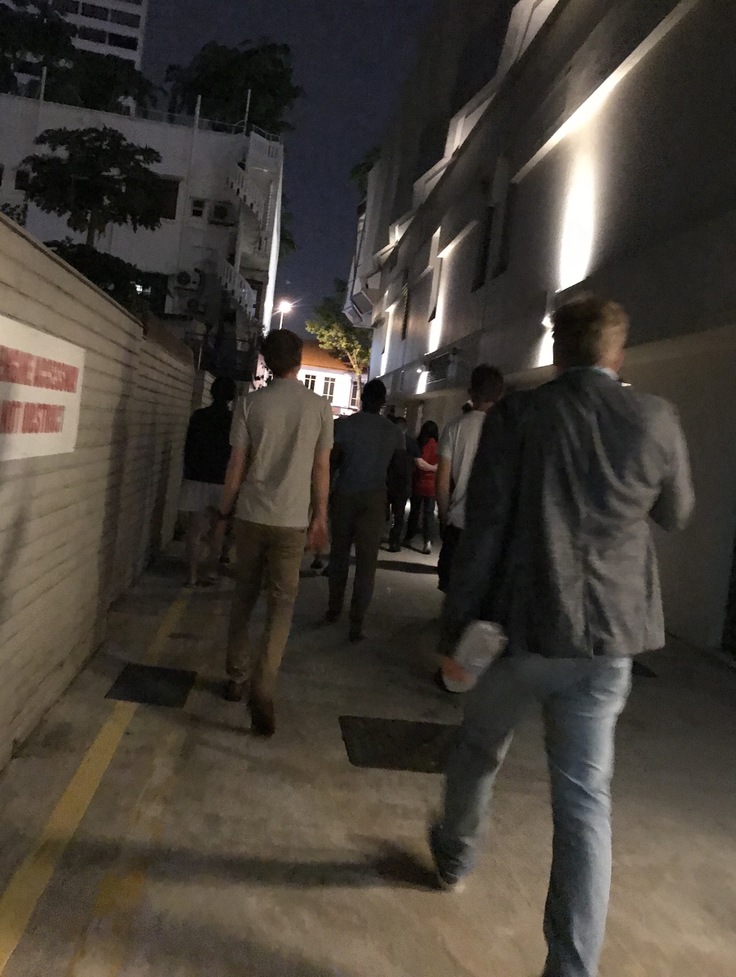 夜中に火災で全員避難!(Village Hotel Katong)_c0212604_8381818.jpg