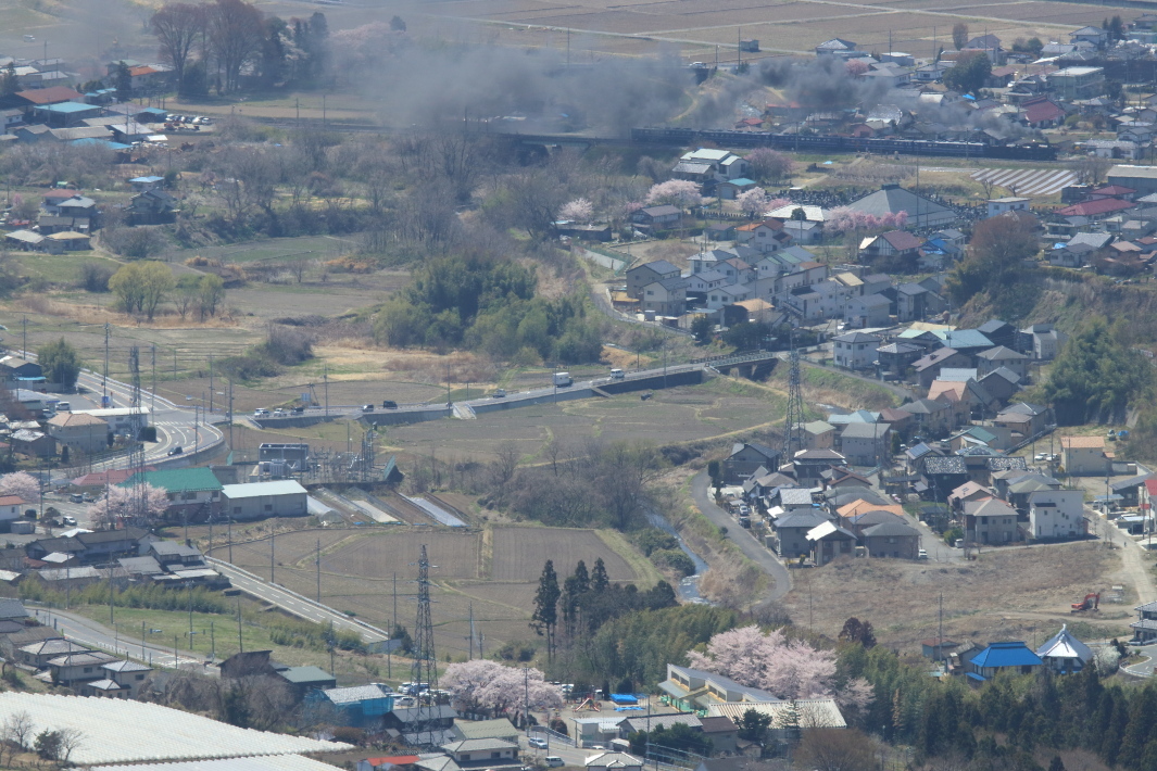 里には桜、汽車は黒煙もくもく - 2019年桜・上越線 -_b0190710_23382967.jpg
